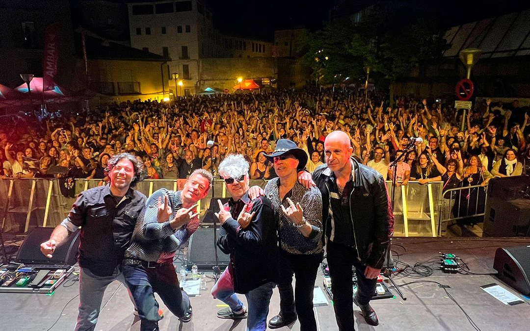 La Guardia logró llenar El Cuartelillo y trasladar a los años 80 a todos sus fans. / Aragón Sonoro
