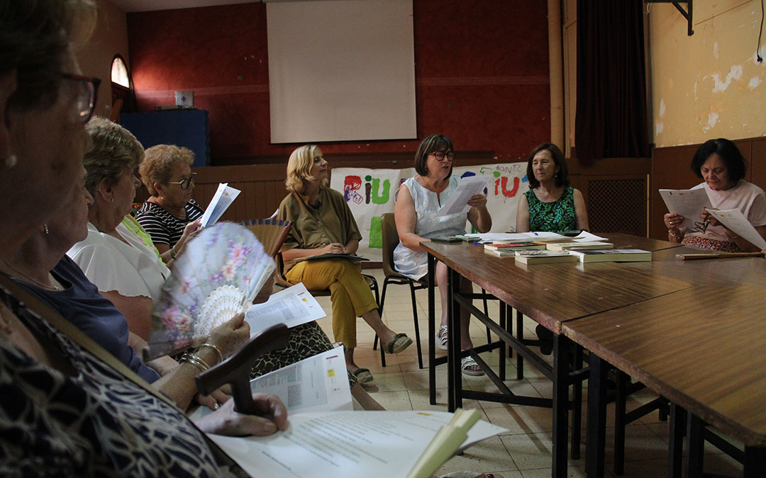 Eli Díez, Teresa Claramunt y Ana Santos, en el inicio de la sesión. / B. Severino