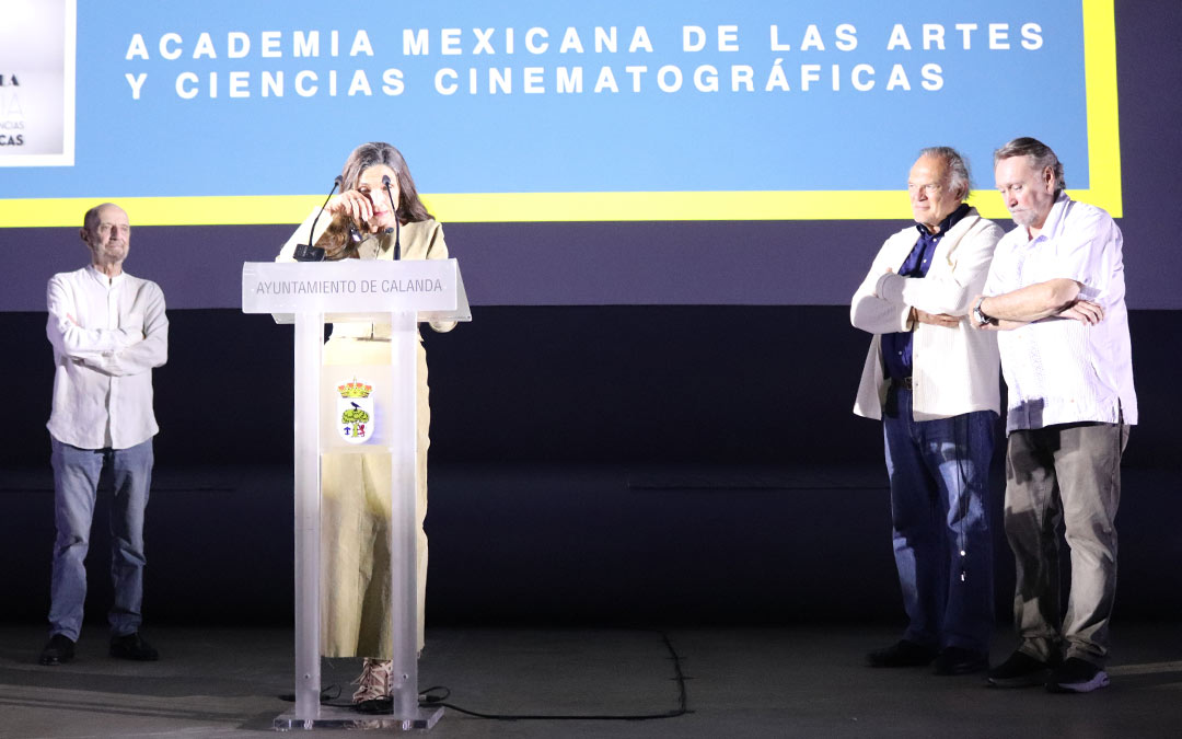 Ángela Molina recibe el homenaje durante la ceremonia de inauguración. /A.S.