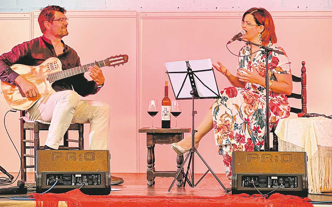 Con Alberto Martín, Marian Altés forma el dúo Aire y canta canciones de siempre. / Susana Garrido
