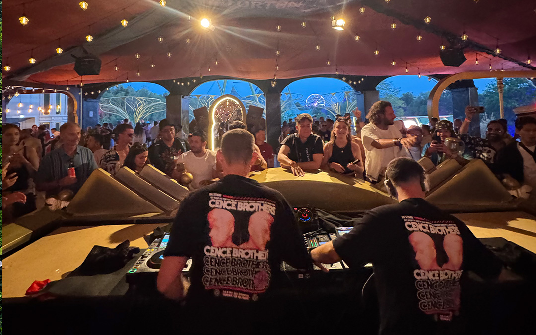 Los hermanos actuaron en el el escenario 'House of Fortune', el pasado viernes./ Cence Brothers