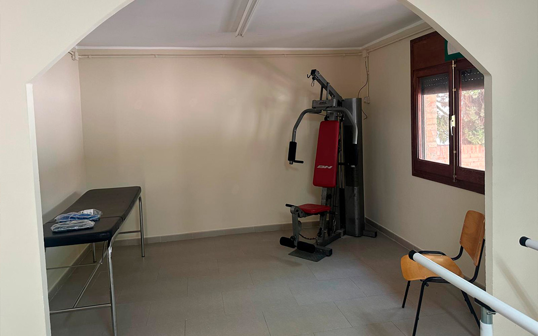 Se ha reutilizado una de las máquinas del gimnasio municipal./ L.C.
