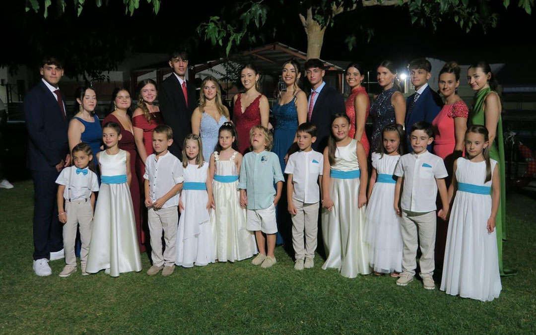 Reinas, Damas de Honor y acompañantes antes de la presentación hijarana. / Ayto. Híjar