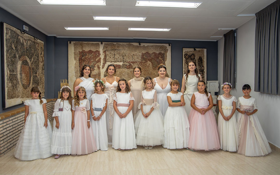 Momentos previos a la presentación de las Mozas Reales e Infantiles 2025 en La Puebla de Híjar. / Pepe Ubalde