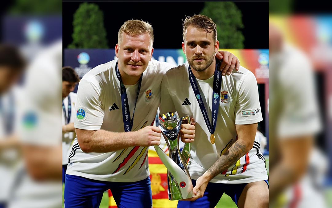 Losin y Pinto en San Marino, tras ganar la Copa Regiones UEFA./ L.C.