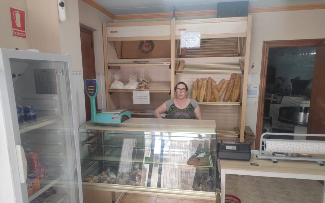 Mar Roura está al frente de la panadería todas las mañanas de lunes a sábado / M.R.