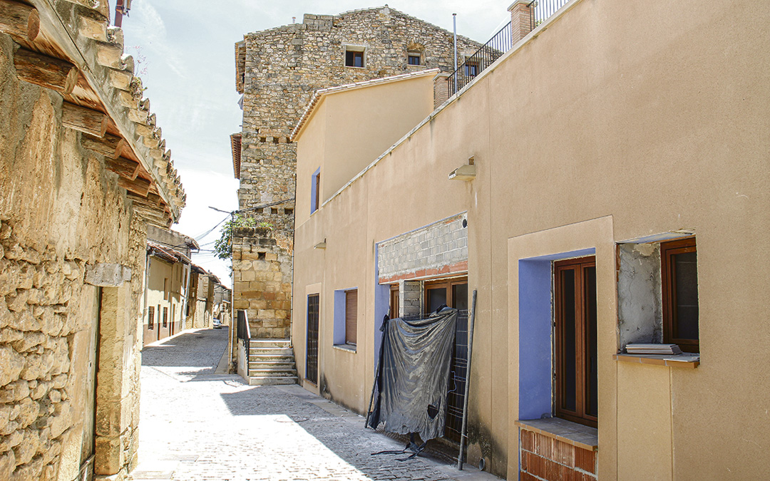 Fachada de la Casa de los Mayores de Monroyo, que ya está terminado las obras de acondicionamiento. / B Severino