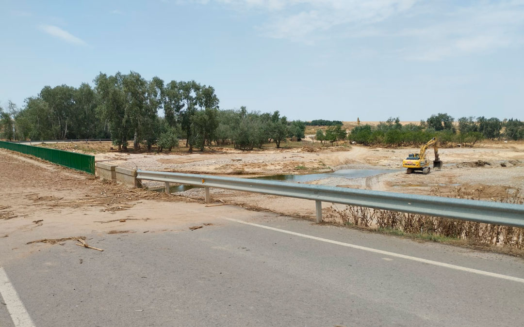 Las obras están en marcha junto a la carretera./ DPT