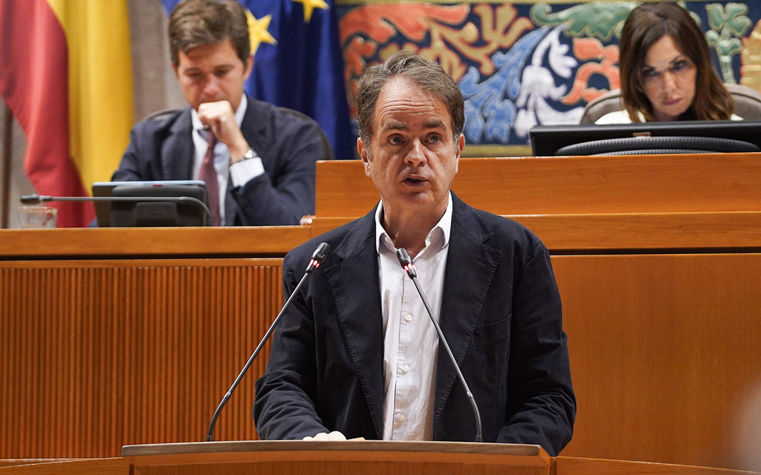 El encargado de presentar el decreto-ley ha sido el consejero de Hacienda, Interior y Administración Pública, Roberto Bermúdez de Castro. / Cortes de Aragón