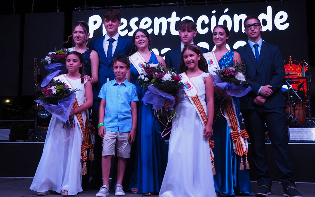 Foto de familia de la presentación de las reinas 2025. / Toño Martín-Valdecara