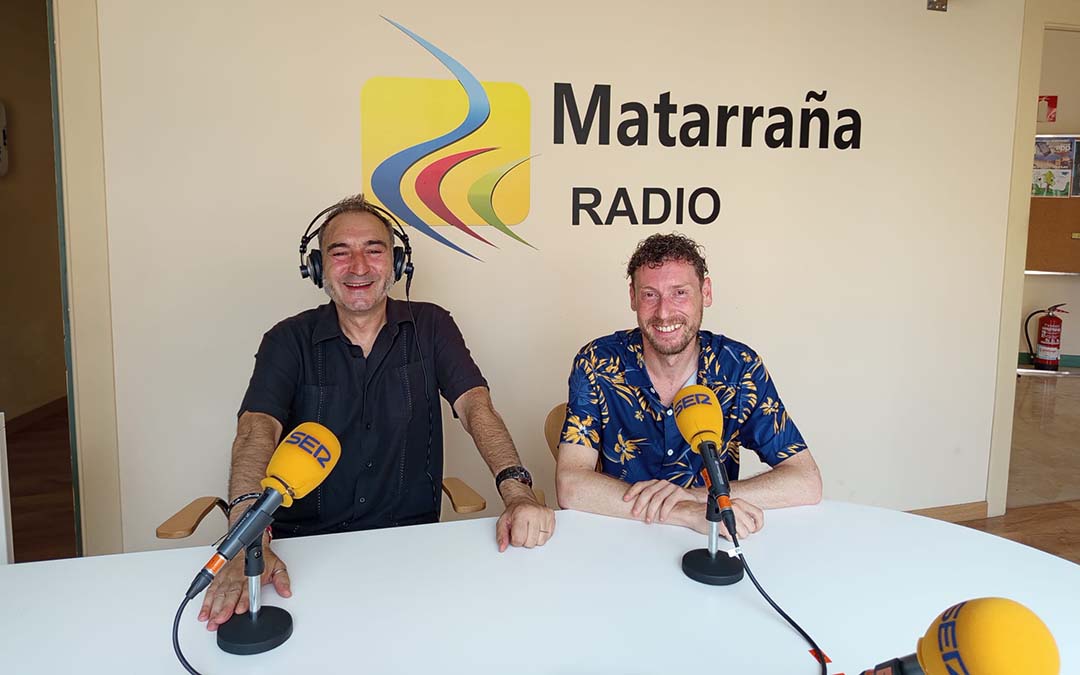 Visita de Luis Lasmarías, alcalde de Torre de Arcas y Jacobo Julio, director "Matarranya Íntim"./La COMARCA