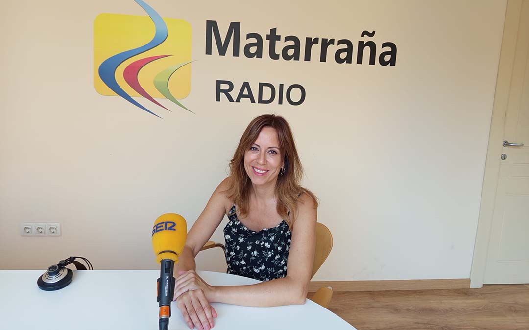 Teresa Alejandre, mayordoma de San Cristóbal de Valderrobres, visita nuestros estudios./La COMARCA