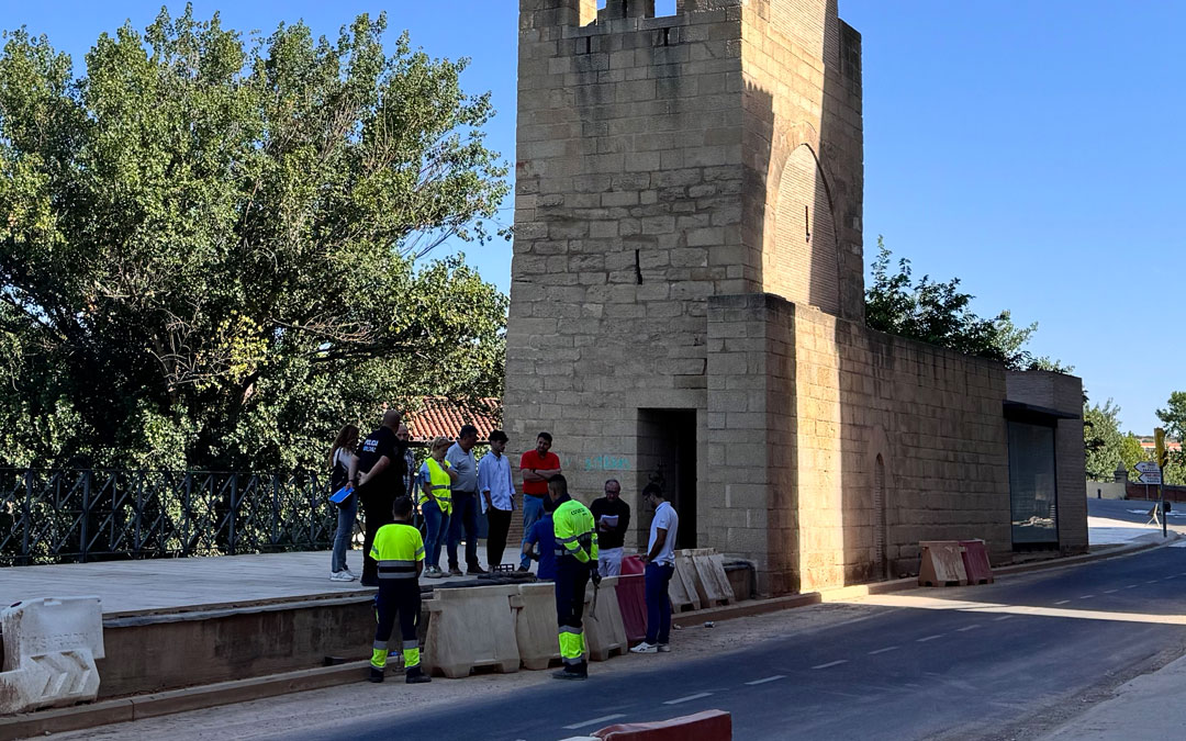 Visita de los técnicos del Minsiterio a la zona de los Torreones./ AYTO ALCAÑIZ