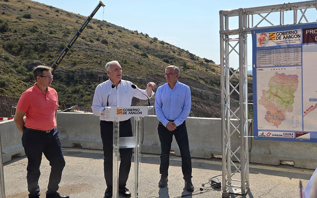 Visita del consejero Octavio López a las obras A-226. / DGA