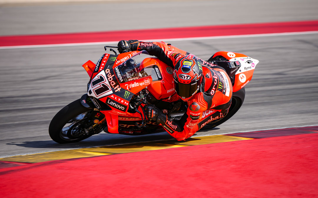 Nicolo Bulega con la nueva Ducati Panigale V4R de 2026 en los test de WorldSBK en Motorland./ WorldSBK