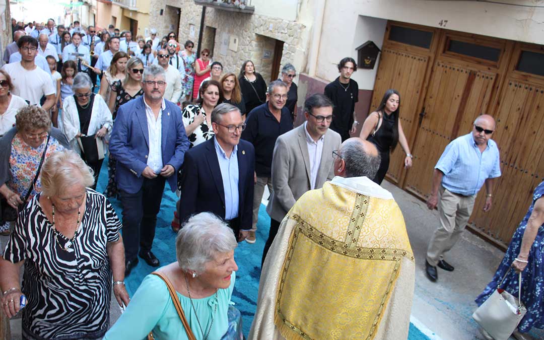 Autoridades encabezadas por el alcalde, el presidente de la DPT y el presidente de la Comarca del Bajo Aragón. / B. Severino