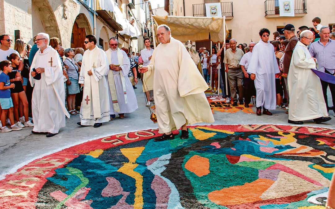 Paso de la procesión sobre el rostro de Cristo. / B. Severino