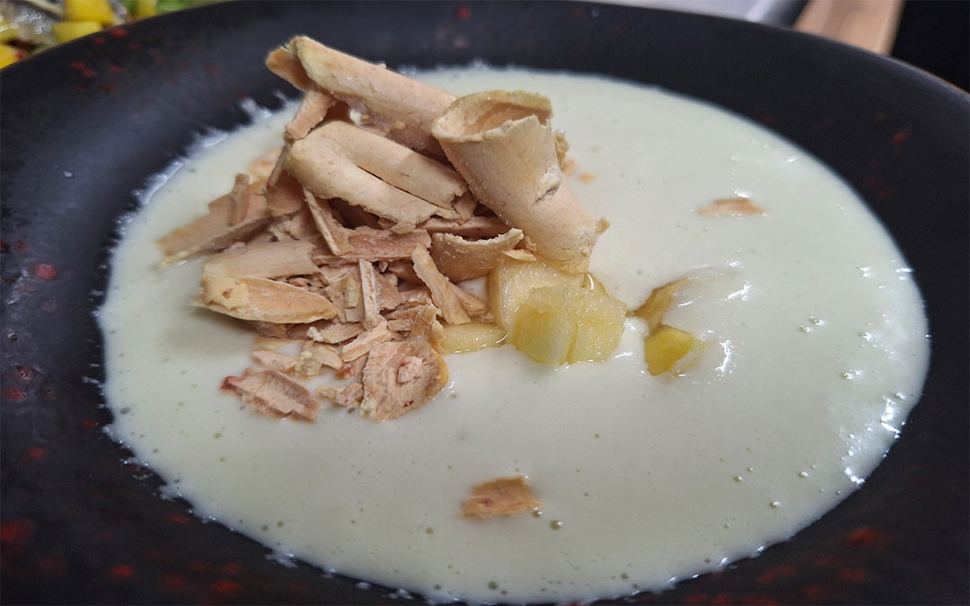 Ajoblanco de manzana con virutas de foie./ Manuel Barrau