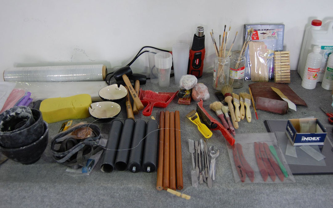 Herramientas en el taller para el curso guiado por Elbaile, técnico en la Real Academia de San Fernando. / CIDA