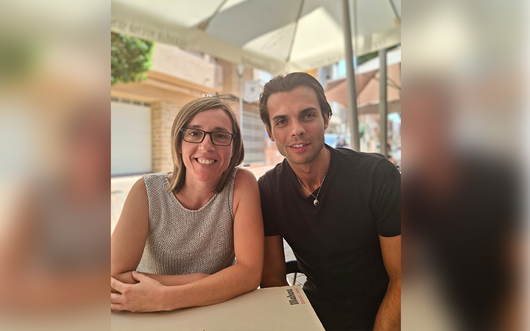 Nieves Ballestero y Daniele-Sami Turki en una terraza de Andorra. / L.C.