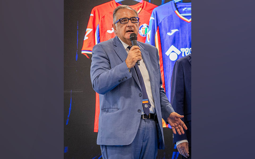 El Ayuntamiento de Calanda nombra a Roberto “Bobby” Gómez Embajador del Melocotón Embolsado de Oro 2025. / Ayto