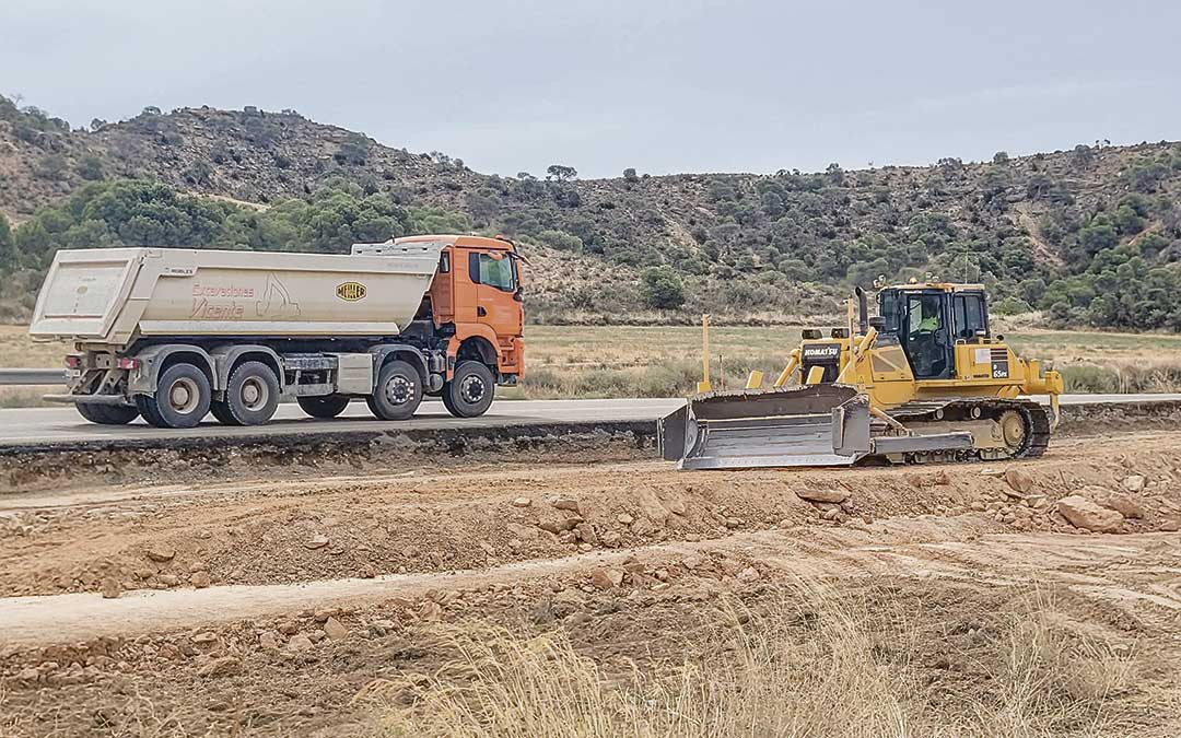 La A-230 de la Ciudad del Compromiso a Sariñena se va a renovar completamente en más de 70 kilómetros / DGA
