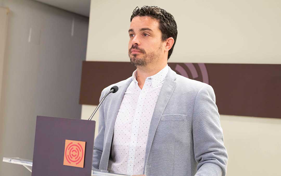 Darío Villagrasa, diputado socialista, ha presentado la iniciativa en las Cortes./ PSOE Teruel.