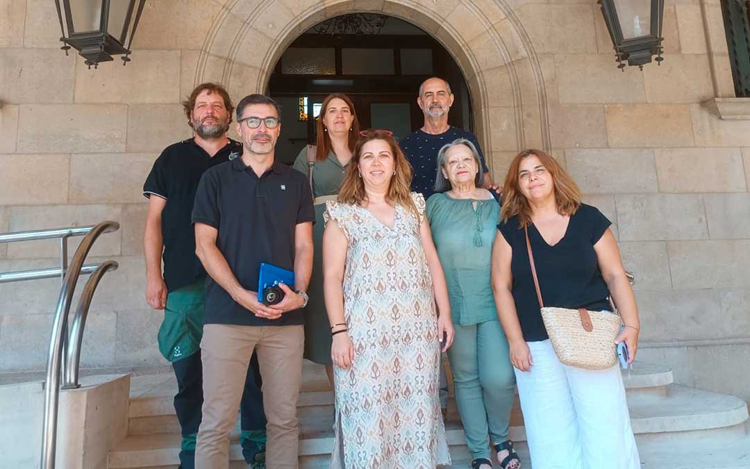 Representantes de los siete ayuntamientos afectados por el tráfico pesado de arcillas en la reunión mantenida en Diputación de Teruel./ Ayuntamiento de Aguaviva.