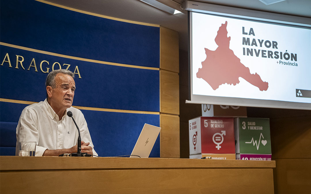 Instantes de la rueda de prensa en la que ha participado Daniel Marzo. / DPZ