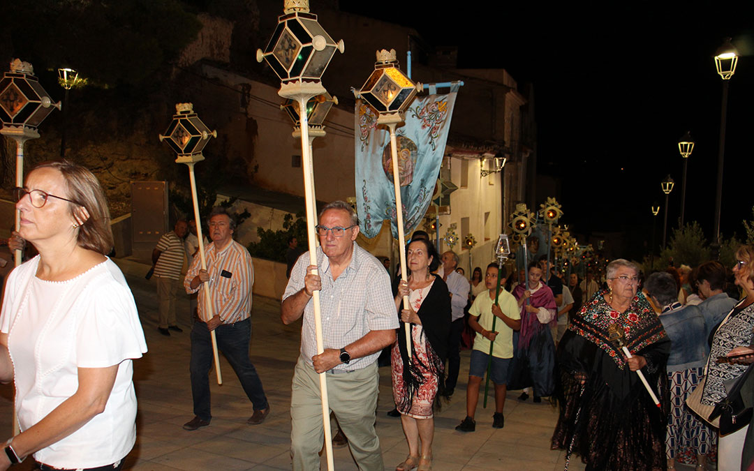 Llegada del Rosario de Cristal a la iglesia. / B. Severino