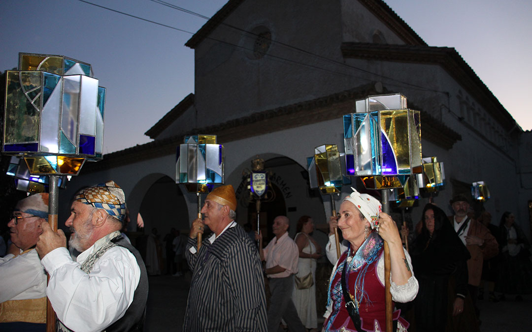 Los zaragozanos, preparados en el Rosario de Cristal de Híjar a punto de salir del Carmen. / B. Severino