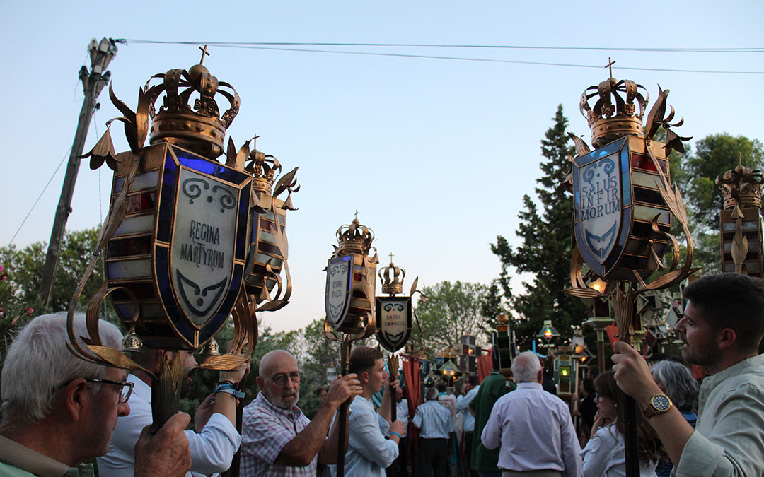 El Rosario de Cristal de Híjar a punto de salir del Carmen. / B. Severino