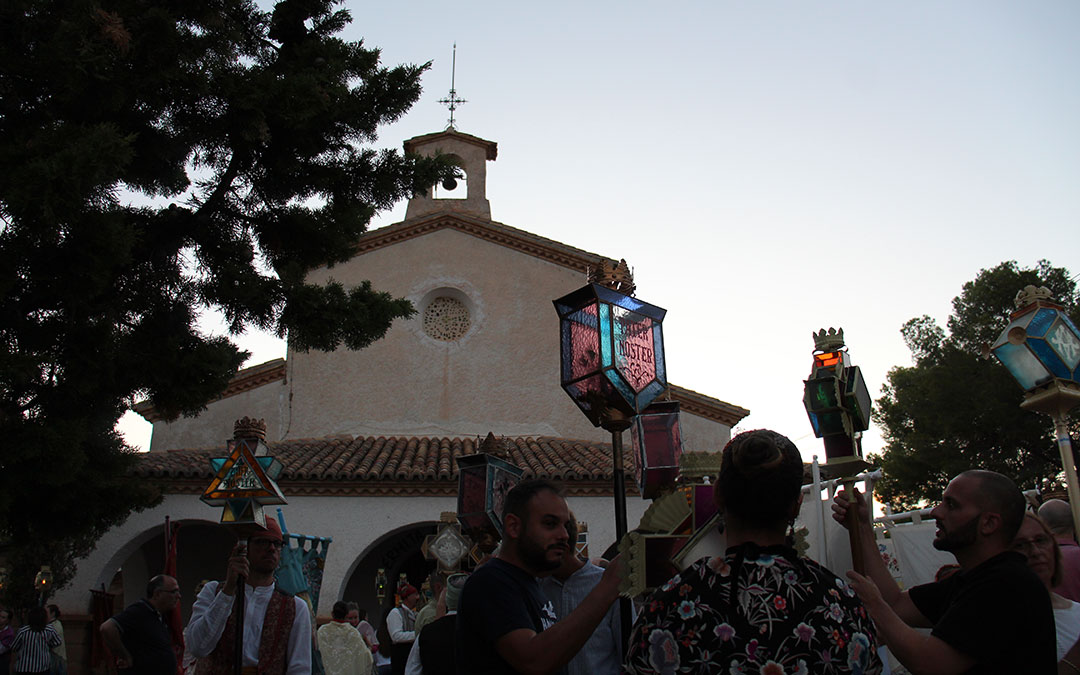 El Rosario de Cristal de Híjar a punto de salir del Carmen. / B. Severino