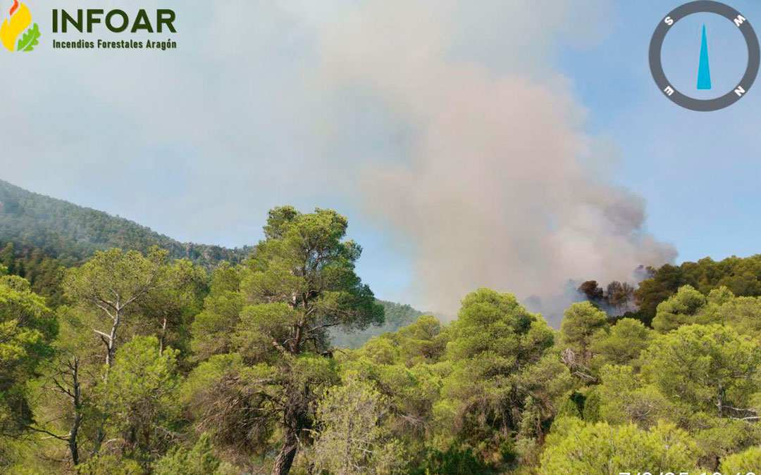 Imagen área de la columna de humo que dejan las llamas./ INFOAR