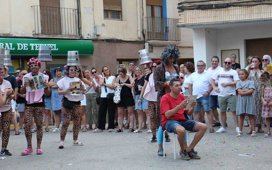 Estilismos Mariloli, en acción en la plaza. / B. Severino