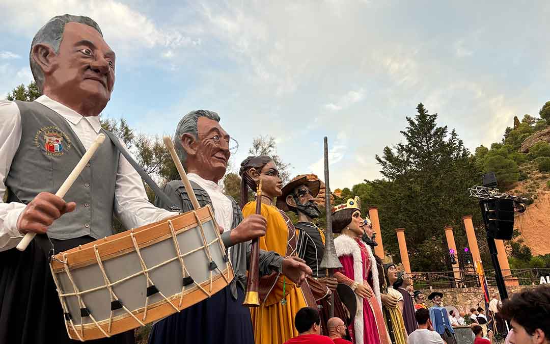 Presentación de las Majas 2025 en Alcorisa./ A.D.