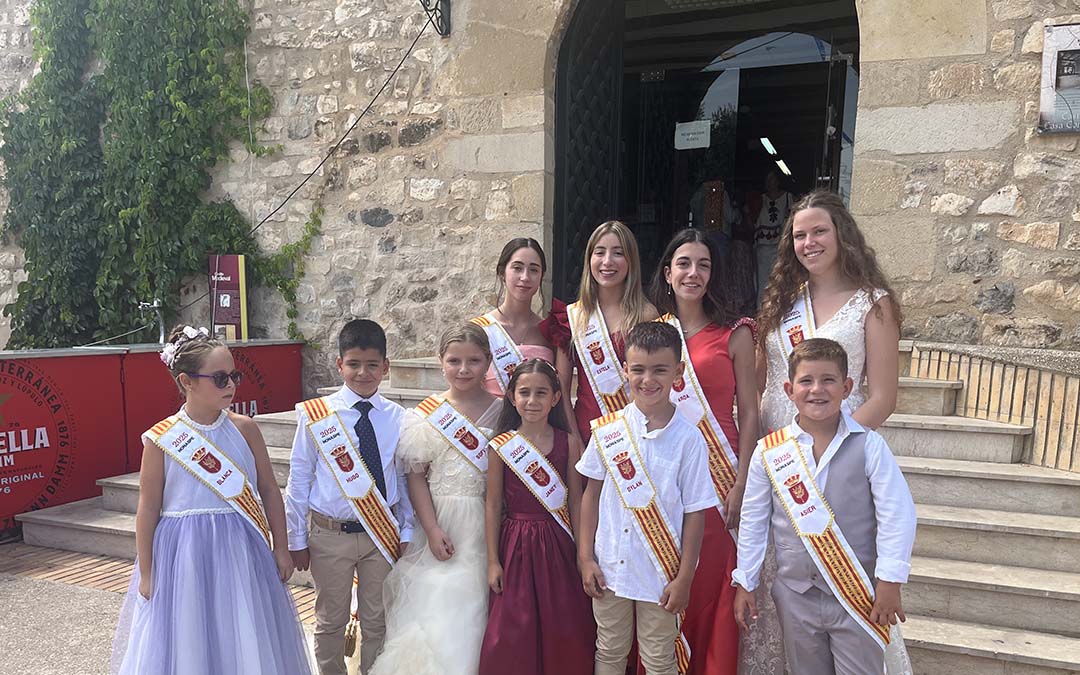 Las Nonaspinas y Nonaspinos mayores e infantiles tras la procesión por el patrón este domingo / L. Castel