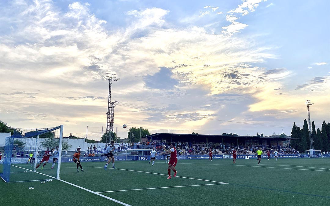 Los Rosales rozó el completo, en un derbi más que animado./ S.F.