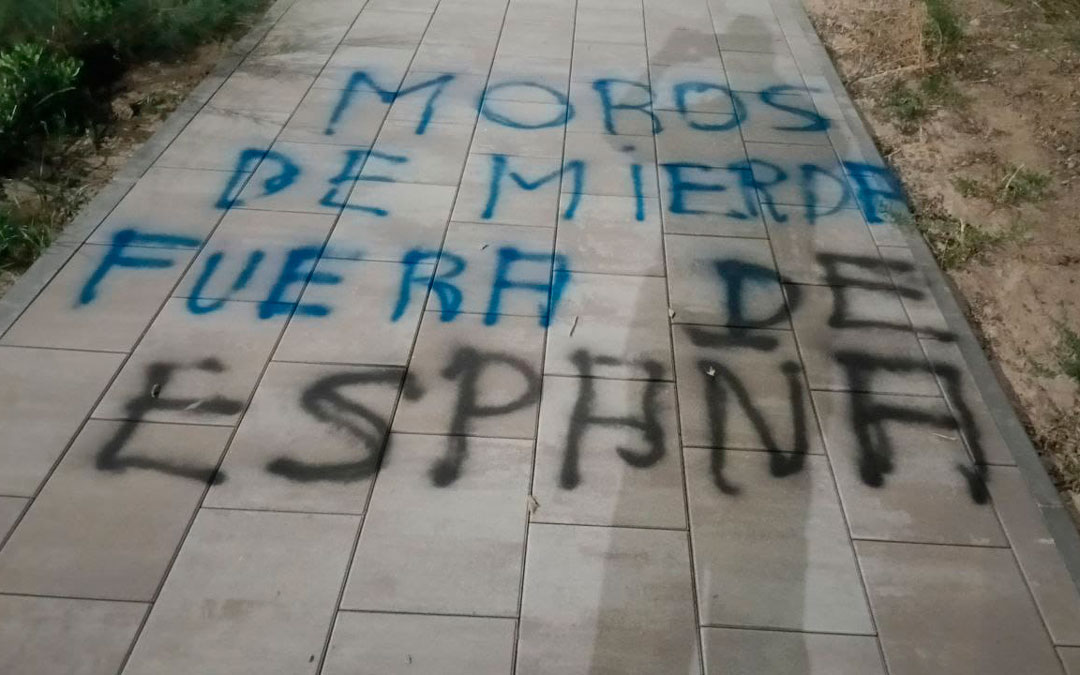 Una de las pintadas que se realizaron anoche./ P.L.