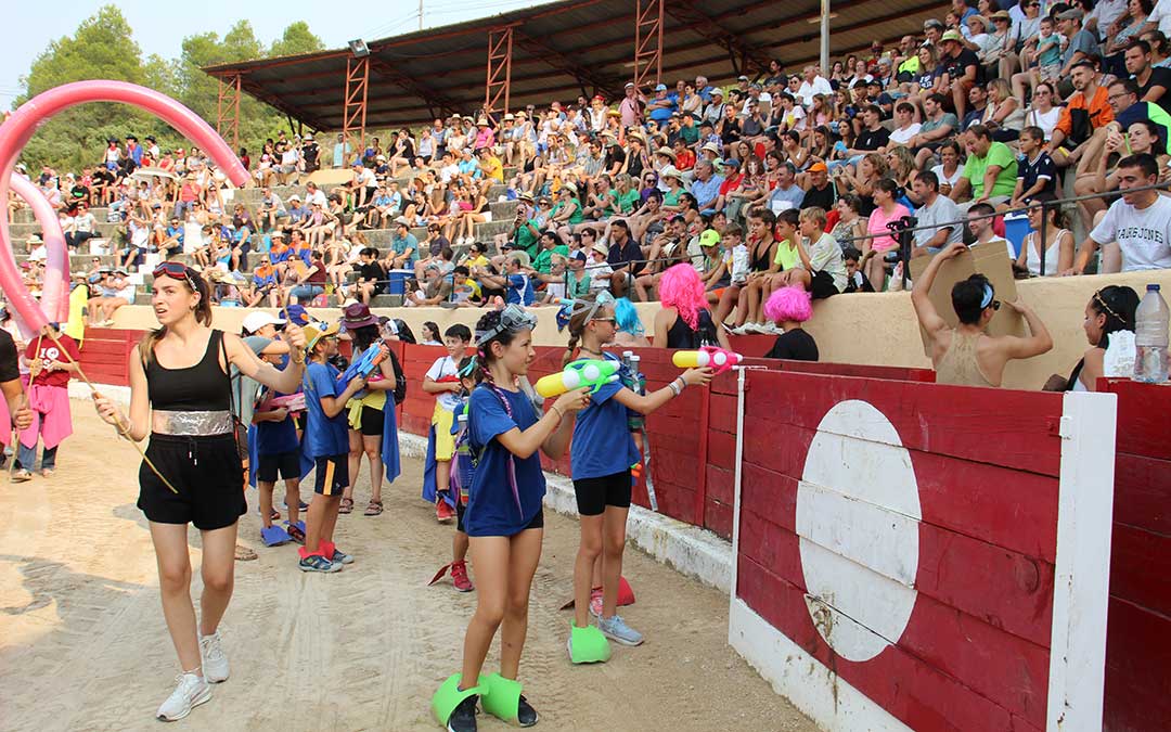 Charlotada en las fiestas de Valderrobres. / B. Severino