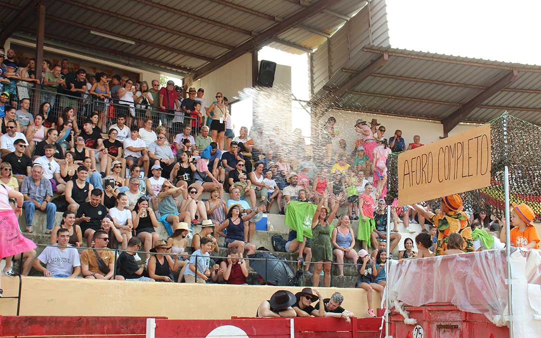 Charlotada en las fiestas de Valderrobres. / B. Severino