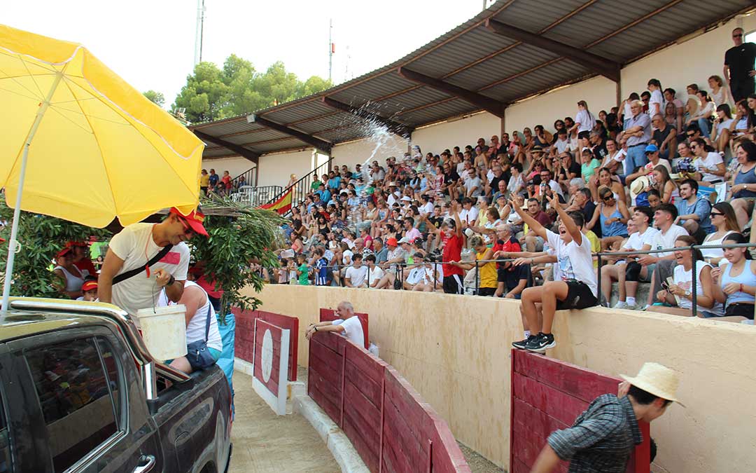 Charlotada en las fiestas de Valderrobres. / B. Severino