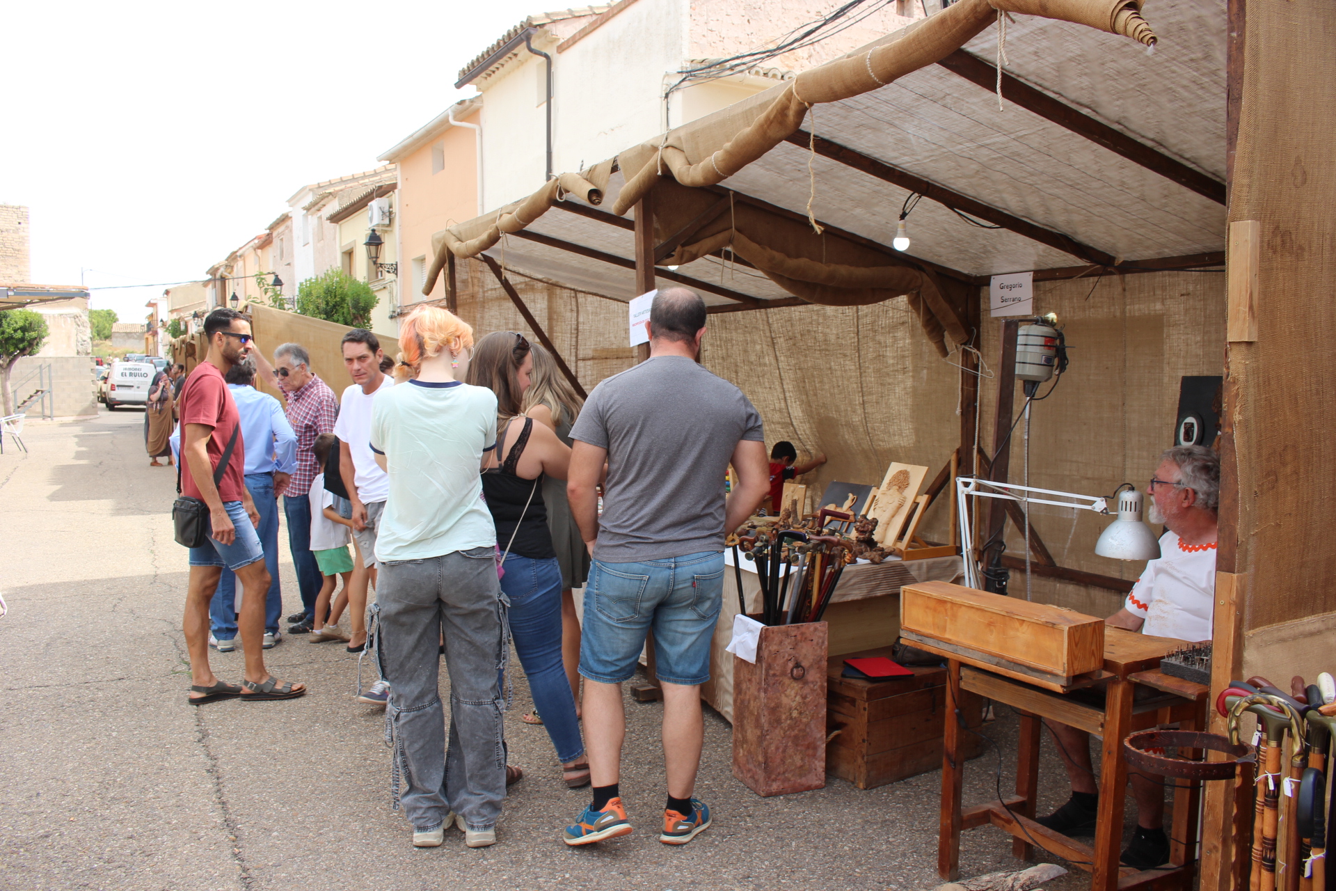 Stands en la plaza Aragón / L. Castel
