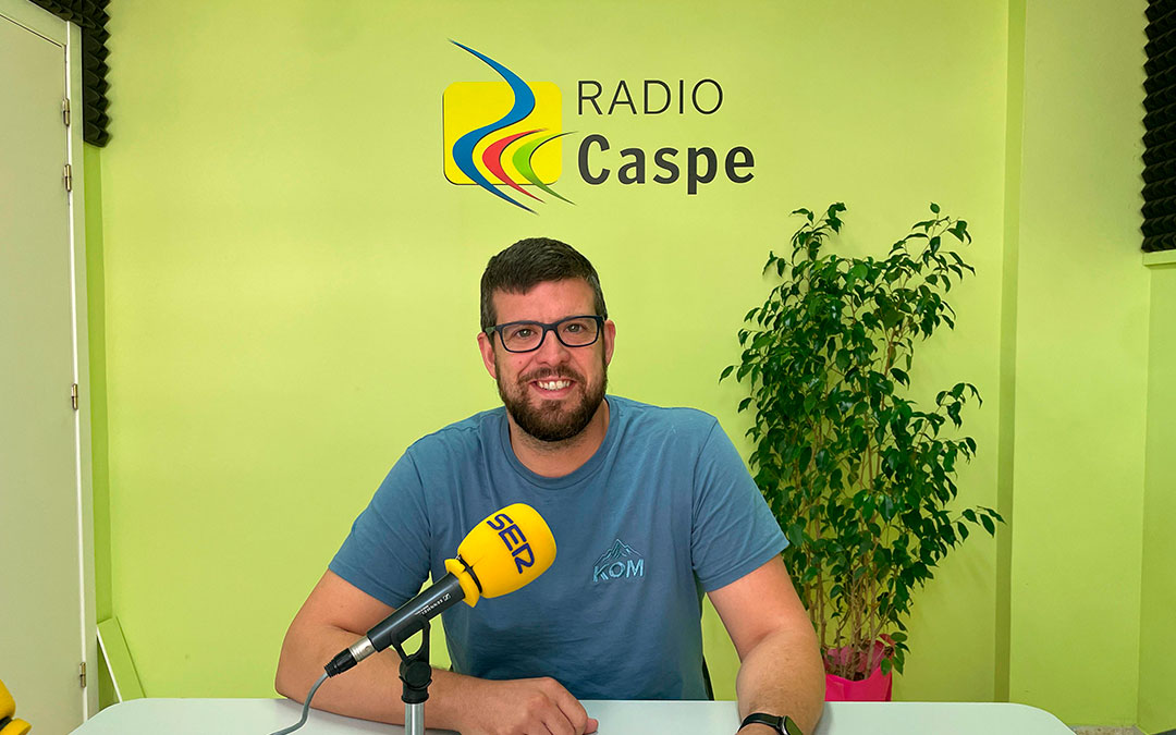 Abraham Martínez en Radio Caspe./ S.F.