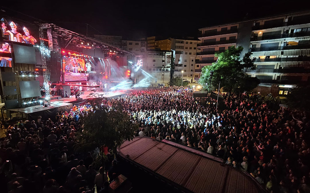 La 'Panorama City' en acción en las fiestas 2025 en Alcañiz. / Ayto.