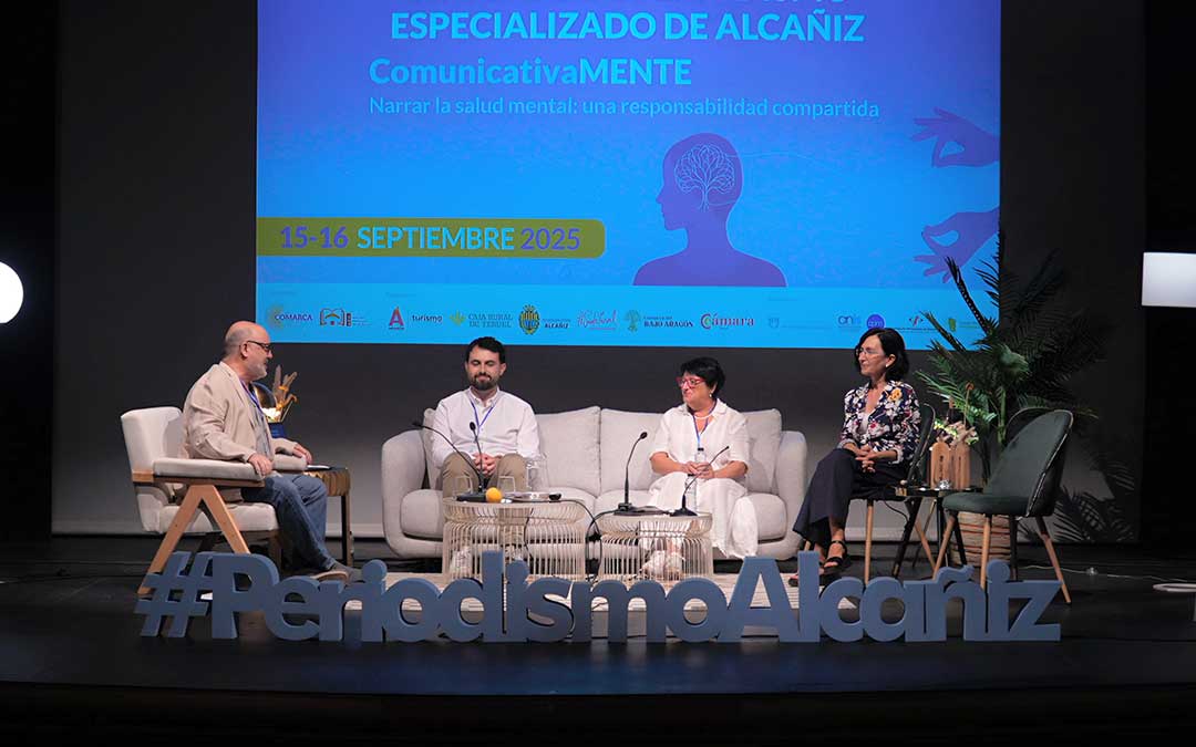 Instante de la ponencia 'Visibilizar lo invisible. Iniciativas sociales valiosas'./ A. Grau.