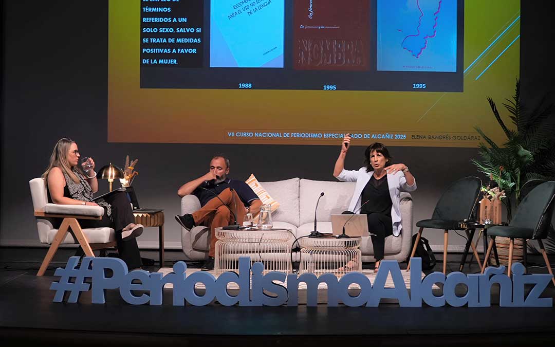 Instante de la ponencia ‘Pantallas que hieren: género, violencia, sexualidad y algoritmos’./ A. Grau