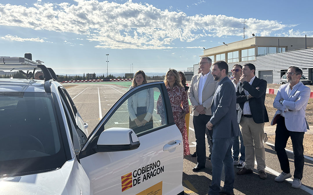 El coche circuló por el circuito sin que nadie lo condujera y se adaptó a los requerimientos de la vía. / S.C