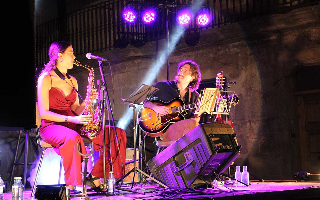 Alba Ruiz Torres y Xavier Vallés Tomàs en acción la segunda noche. / B. Severino