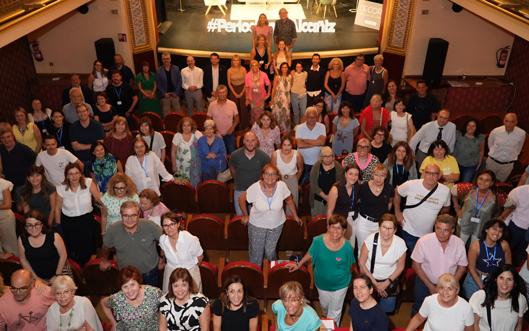 Foto de familia en la clausura de la séptima edición del Curso de Periodismo./ A.G.